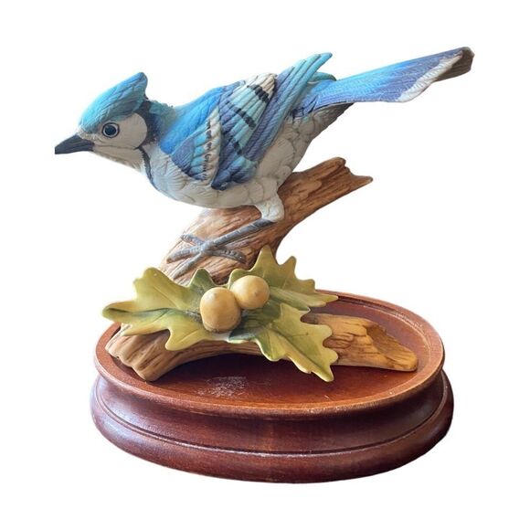 Vintage Andrea By Sadek Blue Jay Porcelain Figurine with Wood Base - Picture 5 of 7
